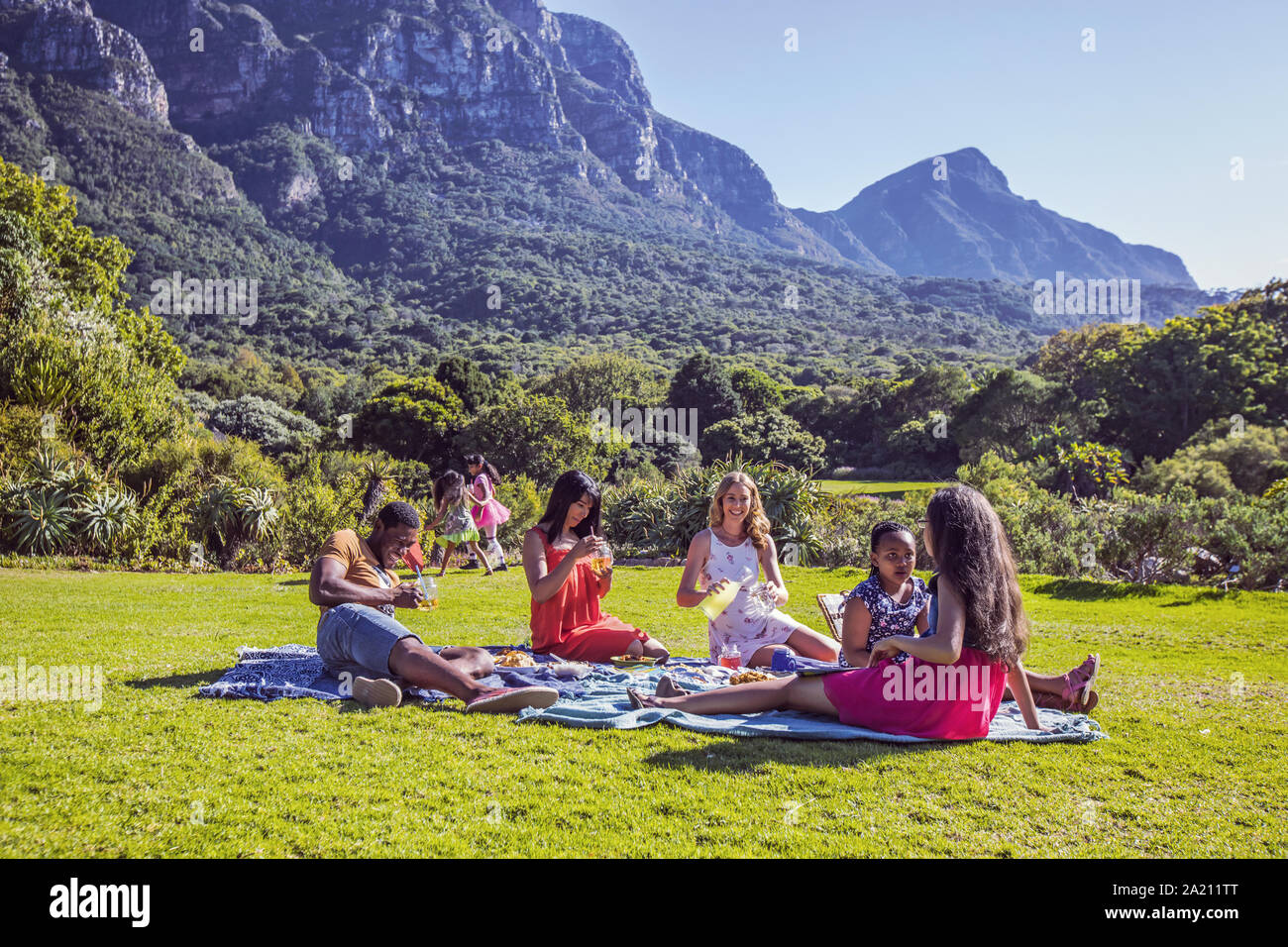 Menschen mit einem Picknick in Kirstenbosch Stockfoto
