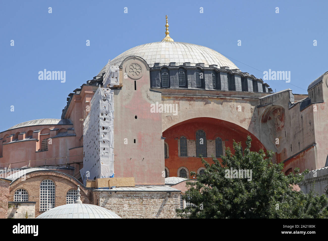 In der Nähe von zentralen Kuppeldach der Ayasofya AKA Hagia Sophia Museum, Fatih, Istanbul, Türkei. Stockfoto