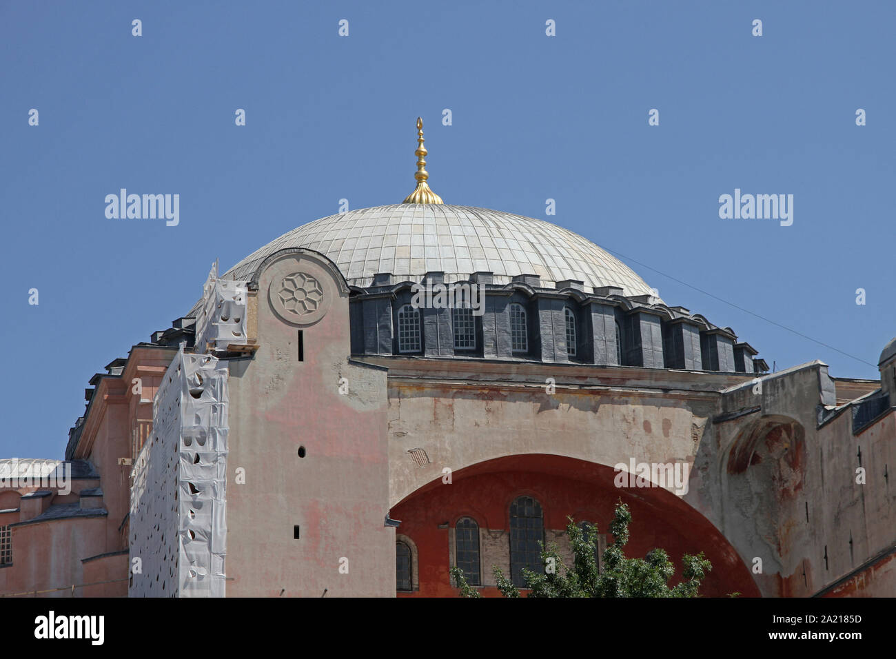 In der Nähe von zentralen Kuppeldach der Ayasofya AKA Hagia Sophia Museum, Fatih, Istanbul, Türkei. Stockfoto