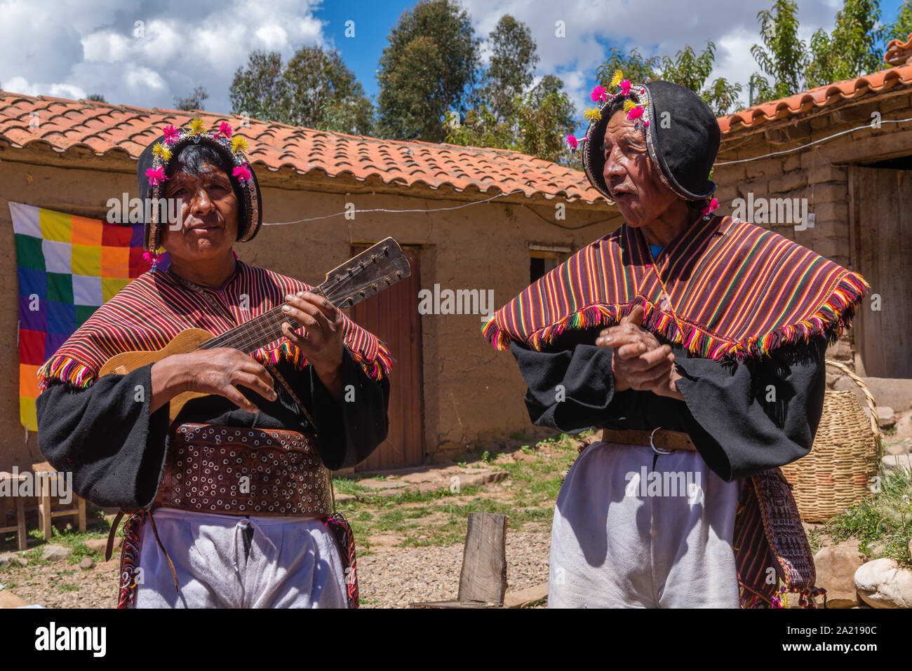 Ein touristisches Ereignis in der indigenen Dorf Puka Puka in der Nähe von Tarabuco, Konferenz der indigenen Menschen Quechuan, Sucre, Bolivien, Lateinamerika Stockfoto