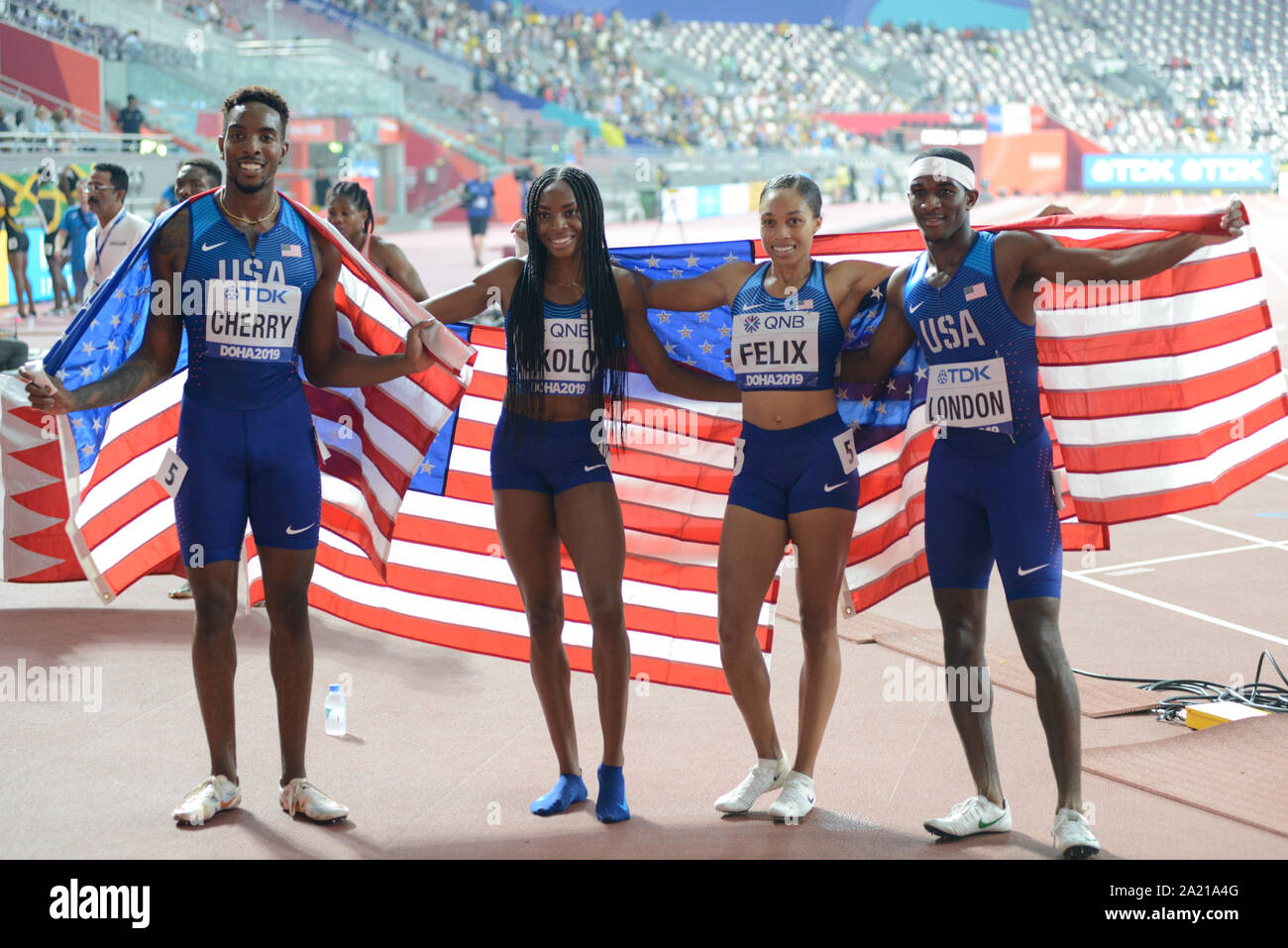 Wilbert London, Allyson Felix, Courtney Okolo, Michael Kirsch (USA) 4x400m-Relais Gold und Weltrekord. IAAF Leichtathletik WM, Doha 2019 Stockfoto