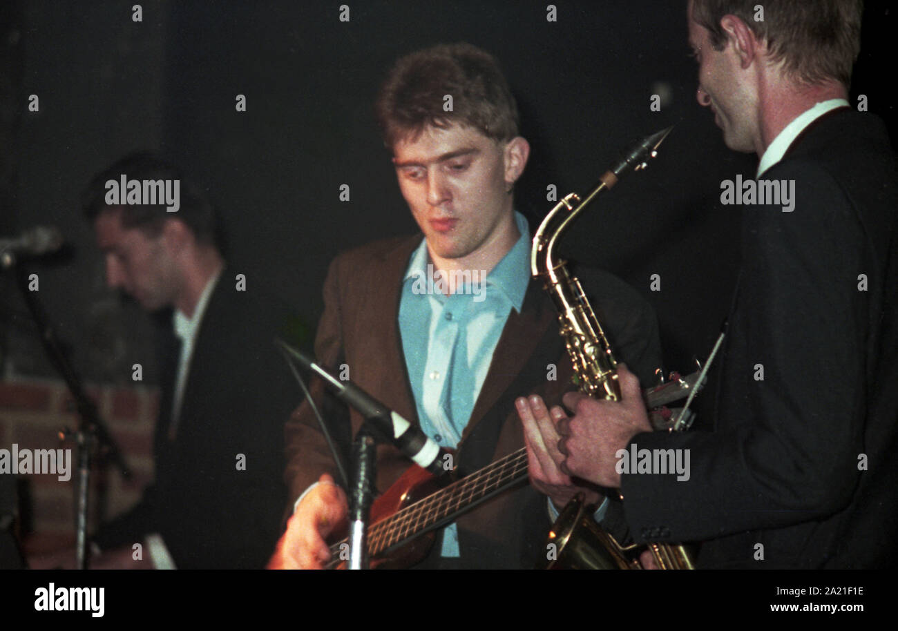 Halsschmerzen New Wave Band "Live" c 1980 Gesang: Justin Ward Bass: Dan Blumen Tastaturen: Matthew Blumen Gitarre: Reid Savage Schlagzeug: Clive Kirby Halsschmerzen war eine britische New Wave/Punk Band aus Highgate, London, England, im Jahr 1975 gegründet und die Produktion von 1 Album in 1980, früher als man denkt, auf der Dureco label und sechs singles. Foto von Tony Henshaw Archiv Stockfoto