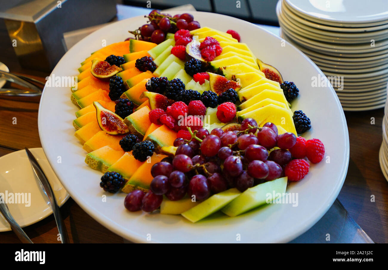 Montreal, Quebec, Kanada, September 20,2019. Teller mit frischem Obst in Montreal, Quebec, Kanada. Credit: Mario Beauregard/Alamy Nachrichten Stockfoto