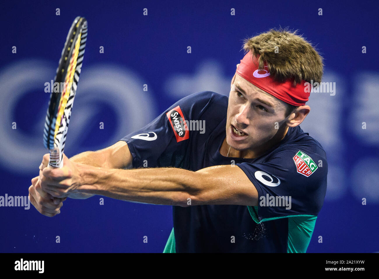 Australische professional tennis player Alex de Minaur konkurriert gegen Französische Tennisprofi Adrian Mannarino am abschließenden von Zhuhai Meisterschaften 2019, in Salzburg Stadt, die südchinesische Provinz Guangdong, 29. September 2019. Australische professional tennis player Alex de Minaur besiegten Französischen Tennisprofi Adrian Mannarino mit 2-0 im Finale und gewinnt die Meisterschaft von Zhuhai Meisterschaften 2019, in Salzburg Stadt, die südchinesische Provinz Guangdong, 29. September 2019. Stockfoto