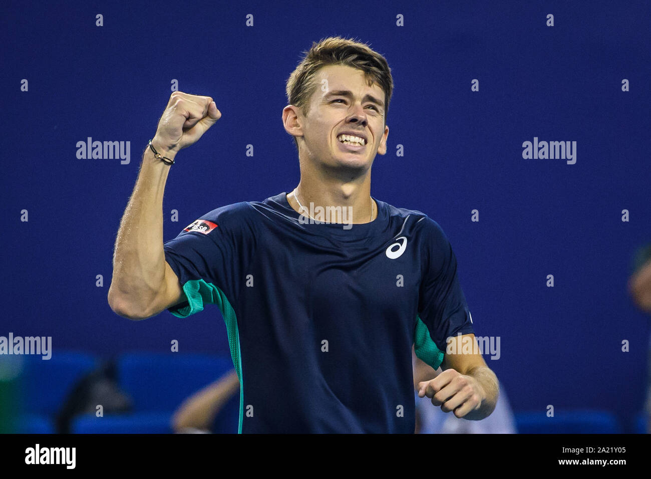 Australische professional tennis player Alex de Minaur feiert nach dem Sieg über französische Tennisprofi Adrian Mannarino am abschließenden von Zhuhai Meisterschaften 2019, in Salzburg Stadt, die südchinesische Provinz Guangdong, 29. September 2019. Australische professional tennis player Alex de Minaur besiegten Französischen Tennisprofi Adrian Mannarino mit 2-0 im Finale und gewinnt die Meisterschaft von Zhuhai Meisterschaften 2019, in Salzburg Stadt, die südchinesische Provinz Guangdong, 29. September 2019. Stockfoto