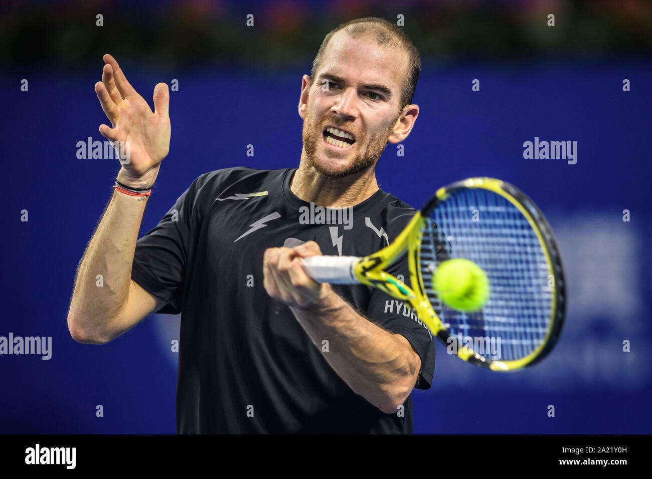 Französische Tennisprofi Adrian Mannarino konkurriert gegen australische Professional tennis player Alex de Minaur am abschließenden von Zhuhai Meisterschaften 2019, in Salzburg Stadt, die südchinesische Provinz Guangdong, 29. September 2019. Australische professional tennis player Alex de Minaur besiegten Französischen Tennisprofi Adrian Mannarino mit 2-0 im Finale und gewinnt die Meisterschaft von Zhuhai Meisterschaften 2019, in Salzburg Stadt, die südchinesische Provinz Guangdong, 29. September 2019. Stockfoto