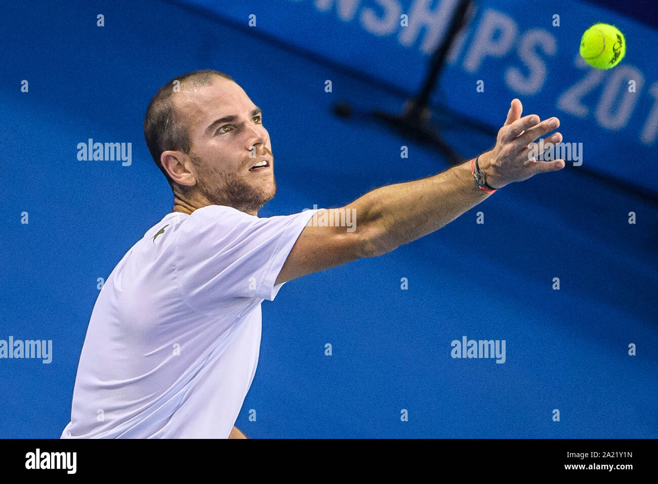 Französische Tennisprofi Adrian Mannarino konkurriert gegen australische Professional tennis player Alex de Minaur am abschließenden von Zhuhai Meisterschaften 2019, in Salzburg Stadt, die südchinesische Provinz Guangdong, 29. September 2019. Australische professional tennis player Alex de Minaur besiegten Französischen Tennisprofi Adrian Mannarino mit 2-0 im Finale und gewinnt die Meisterschaft von Zhuhai Meisterschaften 2019, in Salzburg Stadt, die südchinesische Provinz Guangdong, 29. September 2019. Stockfoto