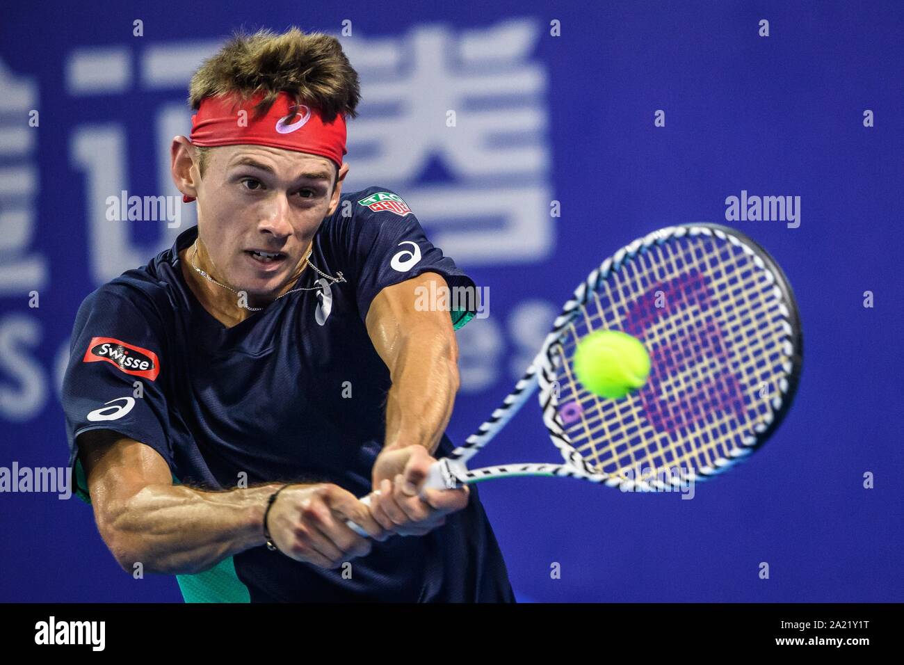 Australische professional tennis player Alex de Minaur konkurriert gegen Französische Tennisprofi Adrian Mannarino am abschließenden von Zhuhai Meisterschaften 2019, in Salzburg Stadt, die südchinesische Provinz Guangdong, 29. September 2019. Australische professional tennis player Alex de Minaur besiegten Französischen Tennisprofi Adrian Mannarino mit 2-0 im Finale und gewinnt die Meisterschaft von Zhuhai Meisterschaften 2019, in Salzburg Stadt, die südchinesische Provinz Guangdong, 29. September 2019. Stockfoto