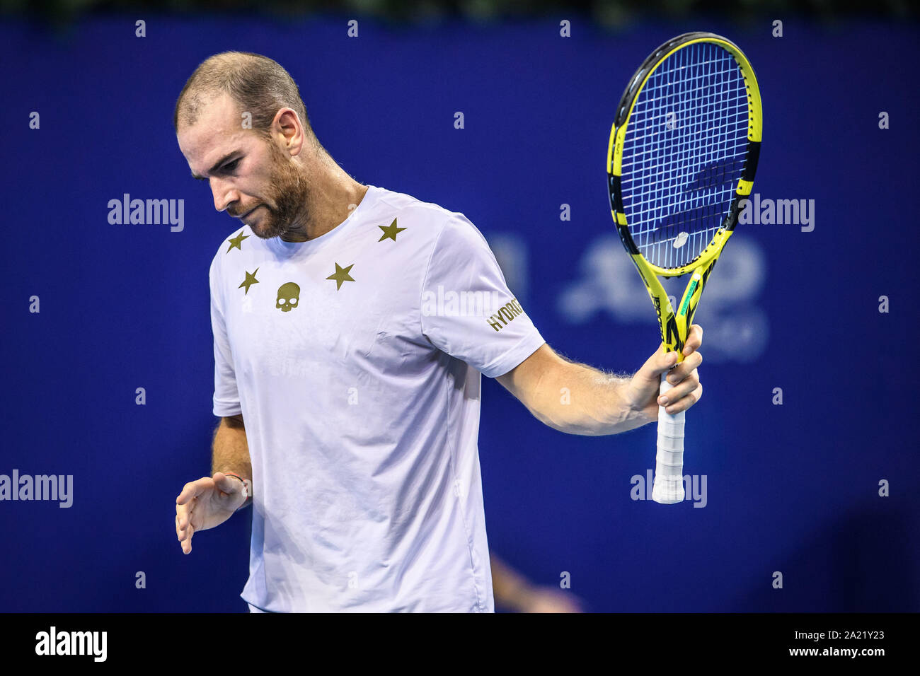 Französische Tennisprofi Adrian Mannarino konkurriert gegen australische Professional tennis player Alex de Minaur am abschließenden von Zhuhai Meisterschaften 2019, in Salzburg Stadt, die südchinesische Provinz Guangdong, 29. September 2019. Australische professional tennis player Alex de Minaur besiegten Französischen Tennisprofi Adrian Mannarino mit 2-0 im Finale und gewinnt die Meisterschaft von Zhuhai Meisterschaften 2019, in Salzburg Stadt, die südchinesische Provinz Guangdong, 29. September 2019. Stockfoto