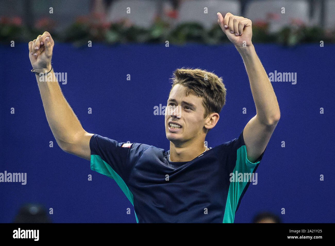 Australische professional tennis player Alex de Minaur feiert nach dem Sieg über französische Tennisprofi Adrian Mannarino am abschließenden von Zhuhai Meisterschaften 2019, in Salzburg Stadt, die südchinesische Provinz Guangdong, 29. September 2019. Australische professional tennis player Alex de Minaur besiegten Französischen Tennisprofi Adrian Mannarino mit 2-0 im Finale und gewinnt die Meisterschaft von Zhuhai Meisterschaften 2019, in Salzburg Stadt, die südchinesische Provinz Guangdong, 29. September 2019. Stockfoto