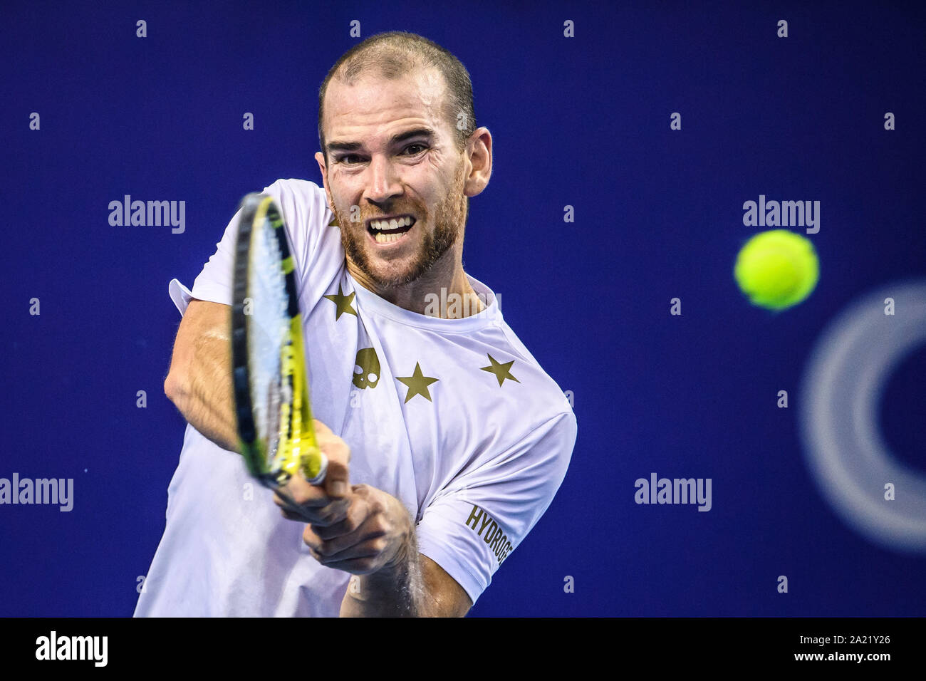 Französische Tennisprofi Adrian Mannarino konkurriert gegen australische Professional tennis player Alex de Minaur am abschließenden von Zhuhai Meisterschaften 2019, in Salzburg Stadt, die südchinesische Provinz Guangdong, 29. September 2019. Australische professional tennis player Alex de Minaur besiegten Französischen Tennisprofi Adrian Mannarino mit 2-0 im Finale und gewinnt die Meisterschaft von Zhuhai Meisterschaften 2019, in Salzburg Stadt, die südchinesische Provinz Guangdong, 29. September 2019. Stockfoto