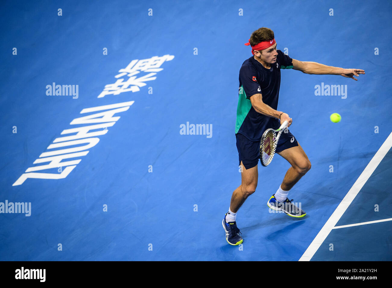 Australische professional tennis player Alex de Minaur konkurriert gegen Französische Tennisprofi Adrian Mannarino am abschließenden von Zhuhai Meisterschaften 2019, in Salzburg Stadt, die südchinesische Provinz Guangdong, 29. September 2019. Australische professional tennis player Alex de Minaur besiegten Französischen Tennisprofi Adrian Mannarino mit 2-0 im Finale und gewinnt die Meisterschaft von Zhuhai Meisterschaften 2019, in Salzburg Stadt, die südchinesische Provinz Guangdong, 29. September 2019. Stockfoto