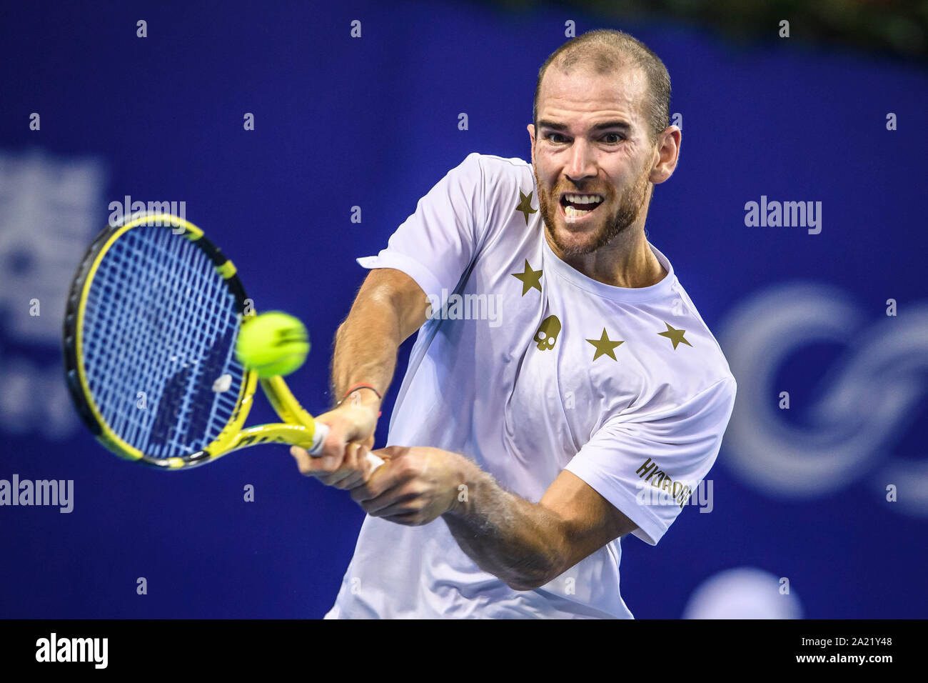 Französische Tennisprofi Adrian Mannarino konkurriert gegen australische Professional tennis player Alex de Minaur am abschließenden von Zhuhai Meisterschaften 2019, in Salzburg Stadt, die südchinesische Provinz Guangdong, 29. September 2019. Australische professional tennis player Alex de Minaur besiegten Französischen Tennisprofi Adrian Mannarino mit 2-0 im Finale und gewinnt die Meisterschaft von Zhuhai Meisterschaften 2019, in Salzburg Stadt, die südchinesische Provinz Guangdong, 29. September 2019. Stockfoto