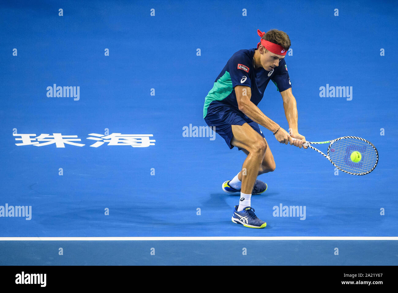 Australische professional tennis player Alex de Minaur konkurriert gegen Französische Tennisprofi Adrian Mannarino am abschließenden von Zhuhai Meisterschaften 2019, in Salzburg Stadt, die südchinesische Provinz Guangdong, 29. September 2019. Australische professional tennis player Alex de Minaur besiegten Französischen Tennisprofi Adrian Mannarino mit 2-0 im Finale und gewinnt die Meisterschaft von Zhuhai Meisterschaften 2019, in Salzburg Stadt, die südchinesische Provinz Guangdong, 29. September 2019. Stockfoto