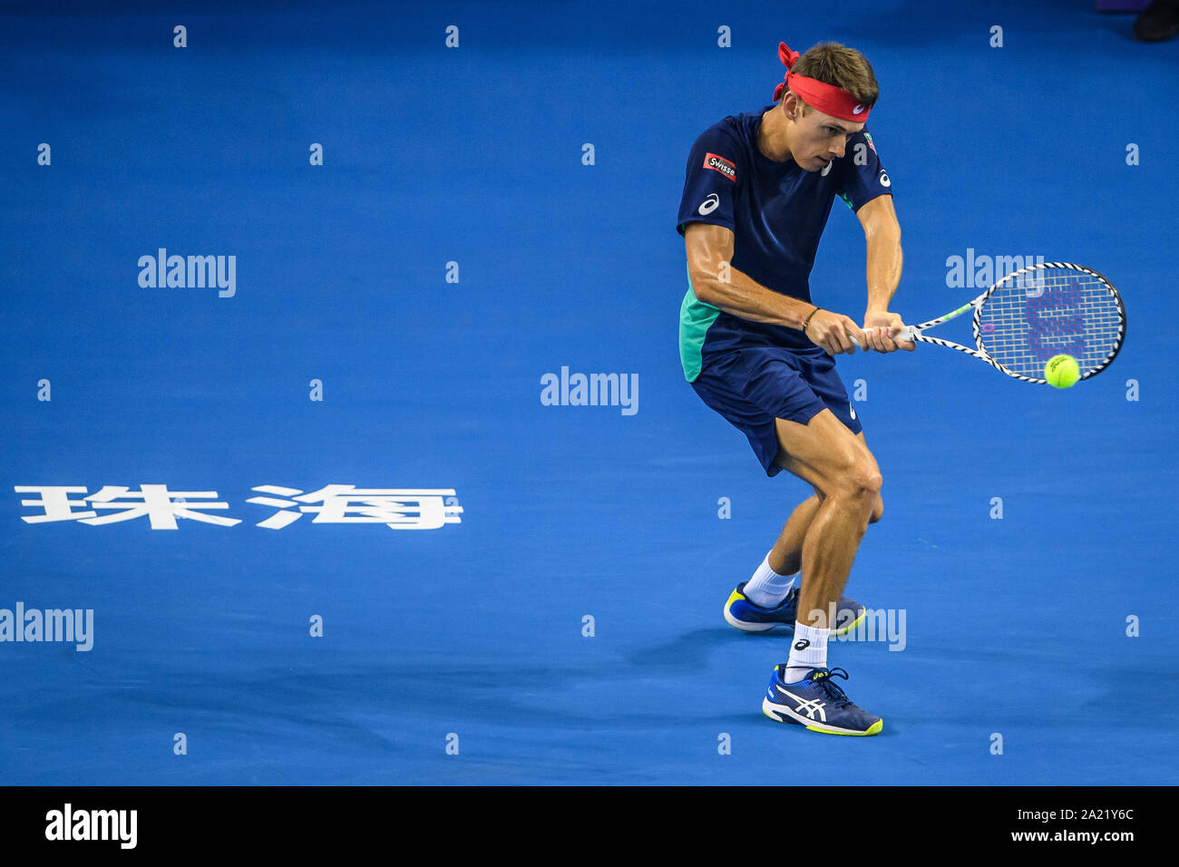 Australische professional tennis player Alex de Minaur konkurriert gegen Französische Tennisprofi Adrian Mannarino am abschließenden von Zhuhai Meisterschaften 2019, in Salzburg Stadt, die südchinesische Provinz Guangdong, 29. September 2019. Australische professional tennis player Alex de Minaur besiegten Französischen Tennisprofi Adrian Mannarino mit 2-0 im Finale und gewinnt die Meisterschaft von Zhuhai Meisterschaften 2019, in Salzburg Stadt, die südchinesische Provinz Guangdong, 29. September 2019. Stockfoto