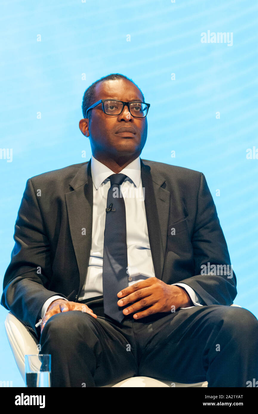 Manchester, Großbritannien. 30. September 2019. Minister für Wirtschaft, Energie und Wachstum, Der Rt Hon Kwasi Kwarteng MP, nimmt an Tag 2 des 2019 Parteitag der Konservativen Partei in Manchester Central. Credit: Paul Warburton/Alamy leben Nachrichten Stockfoto