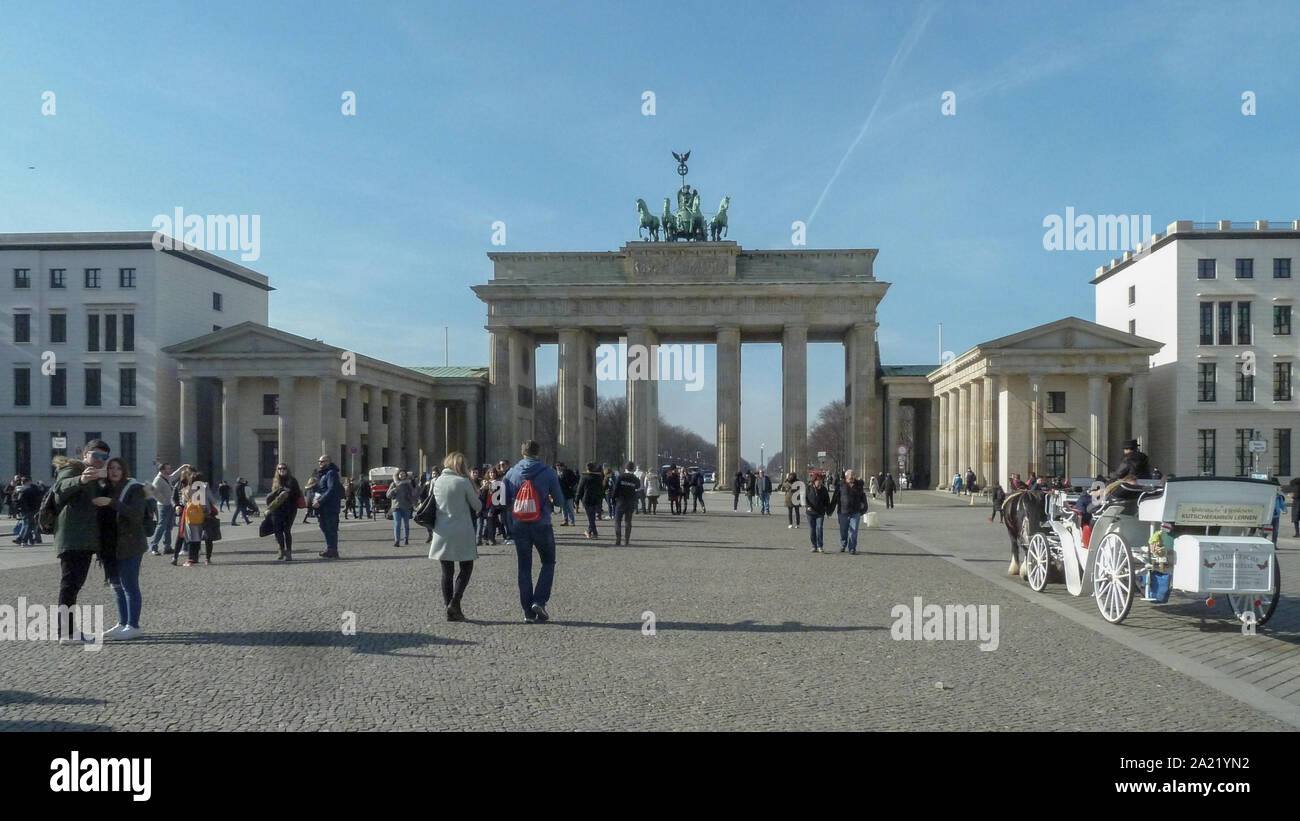 Berlin, Deutschland - 25. Februar 2019: Blick auf das Brandenburger Tor in Berlin, Deutschland. Stockfoto