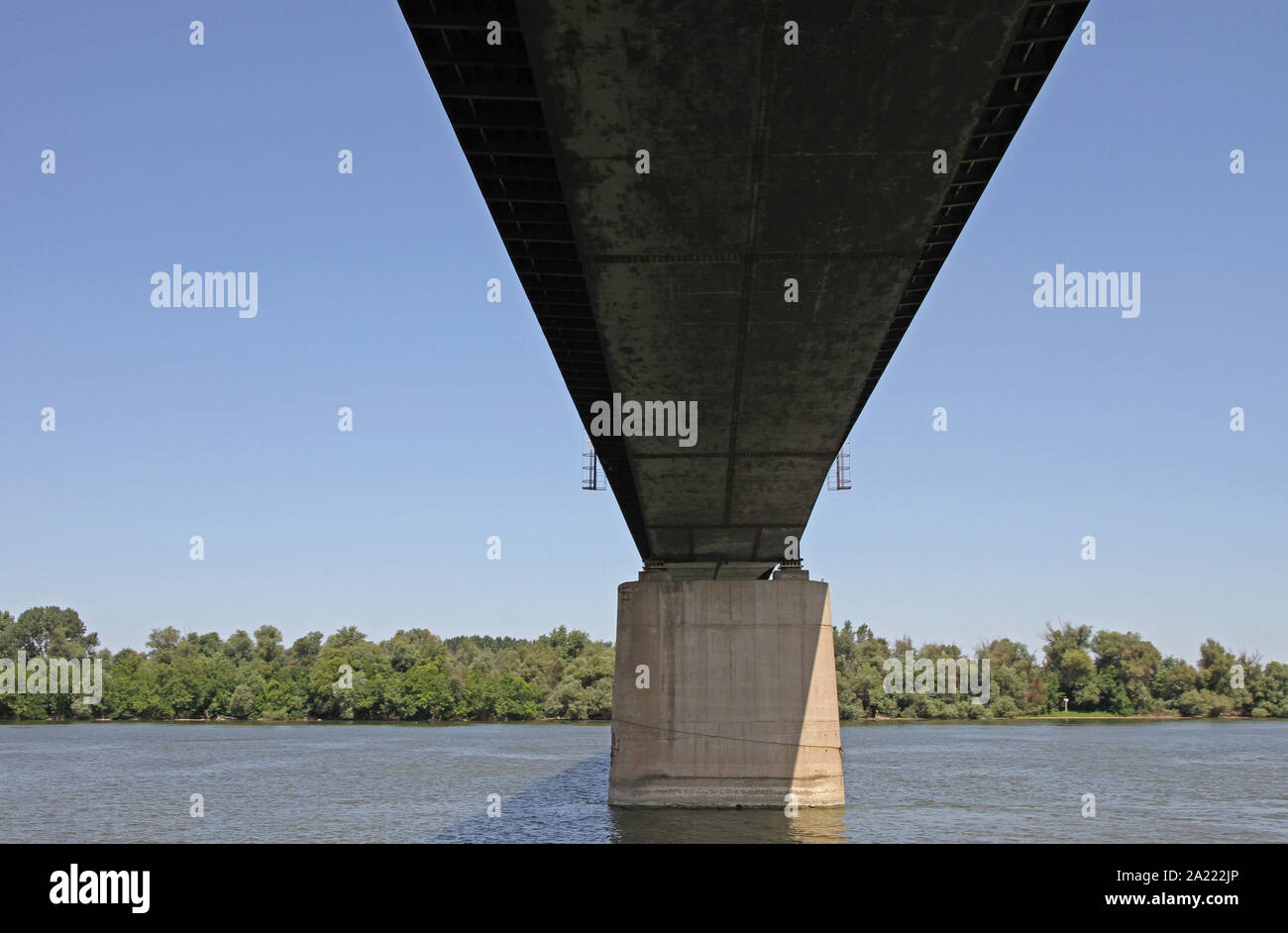 Blick von der Brücke 14, auf der Route 14, auf der Donau, Smederevo, Serbien. Stockfoto