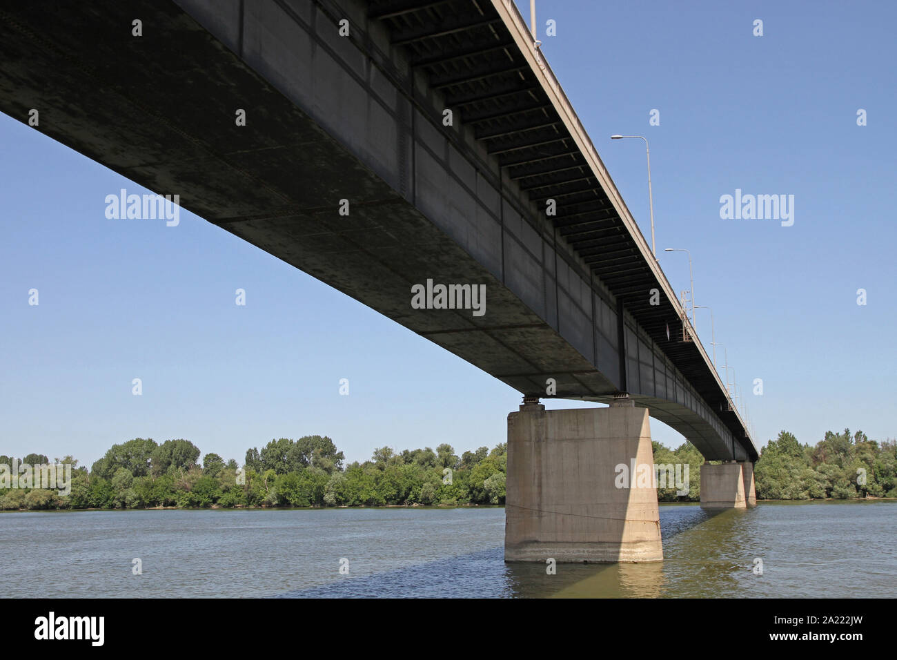 Blick von der Brücke 14, auf der Route 14, auf der Donau, Smederevo, Serbien. Stockfoto