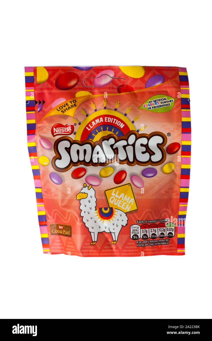 Paket von Nestle Llama edition Smarties Süßigkeiten Bonbons auf weißem Hintergrund - Llama Königin Stockfoto