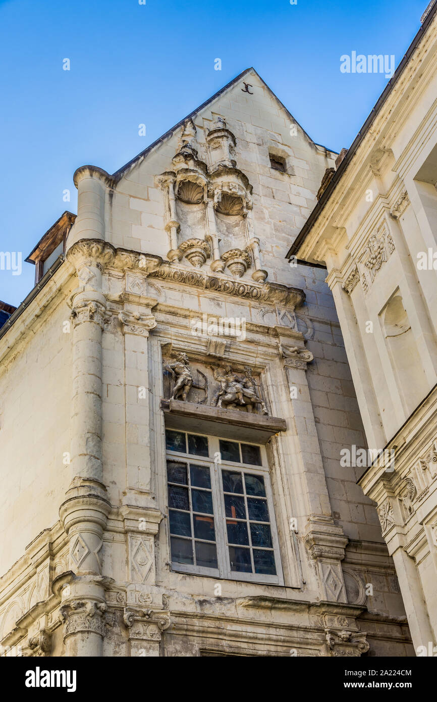 Geschnitzte Mauerwerk auf 'La Chancellerie"-Gebäude, Rue du Chateau, Tours, Indre-et-Loire, Frankreich. Stockfoto