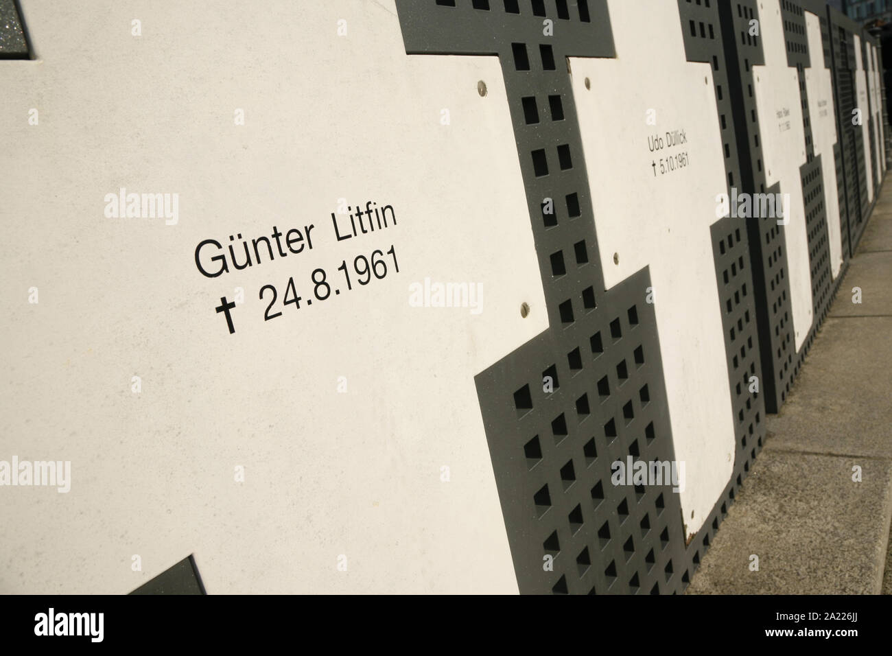 Denkmal für Menschen starben beim Versuch, die Berliner Mauer entlang der Spree, Berlin, Deutschland, Stockfoto