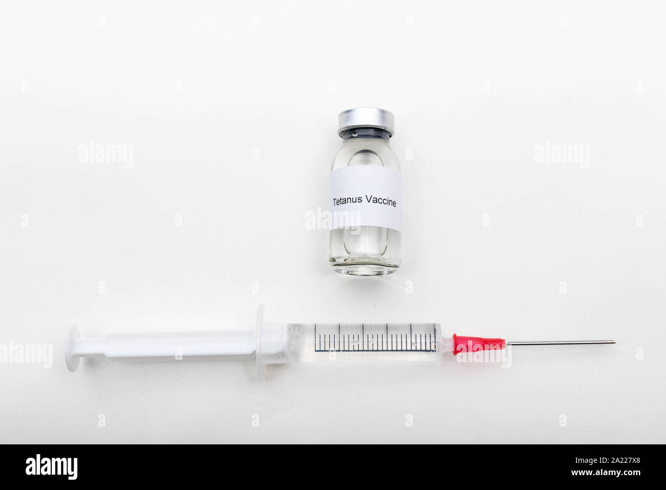 Medizinische Konzept medizinische eine medizinische Durchstechflasche lesen Tetanus- Impfstoff und eine Spritze Stockfoto