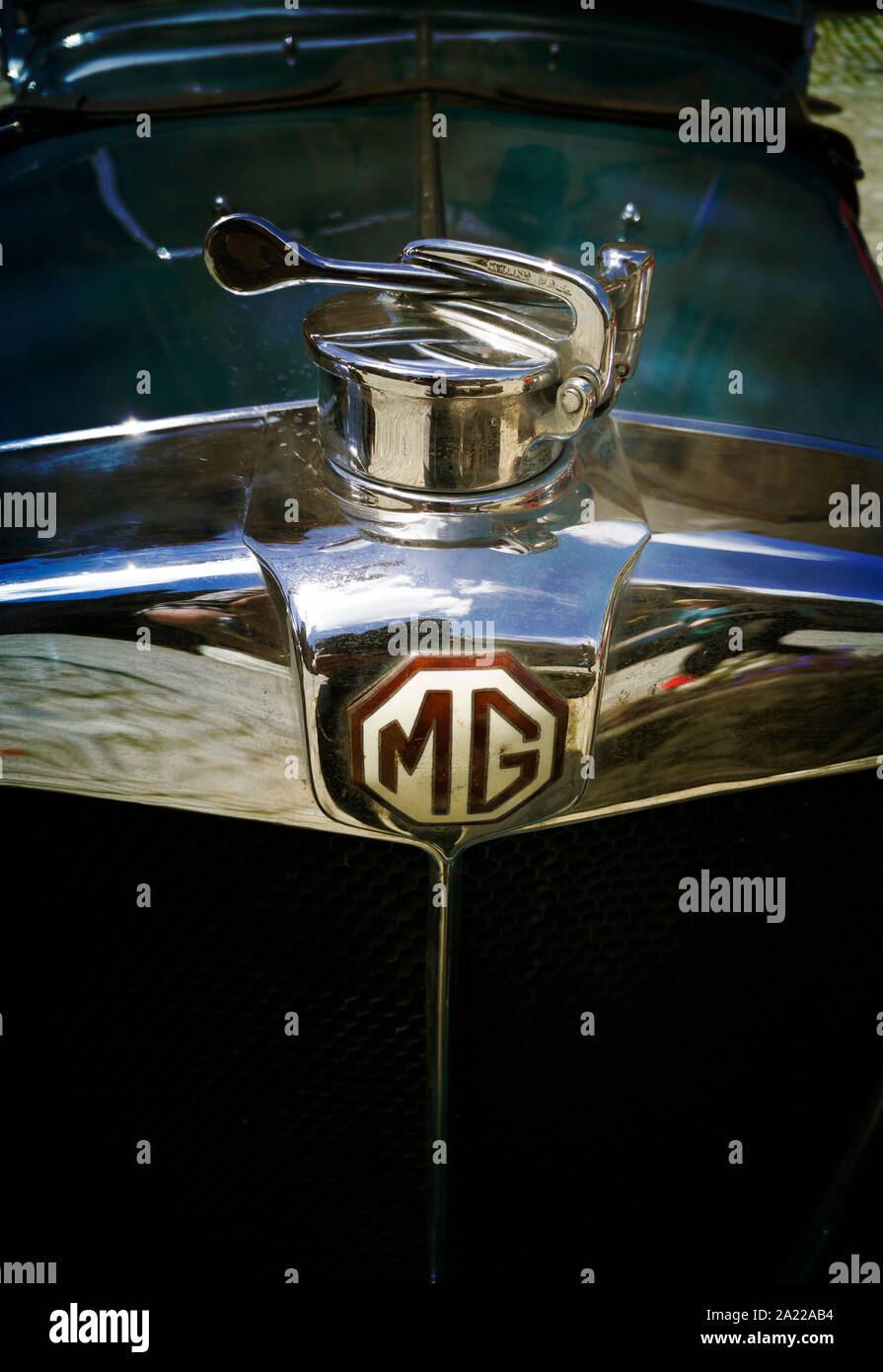 MG-Emblem auf der Motorhaube Stockfoto