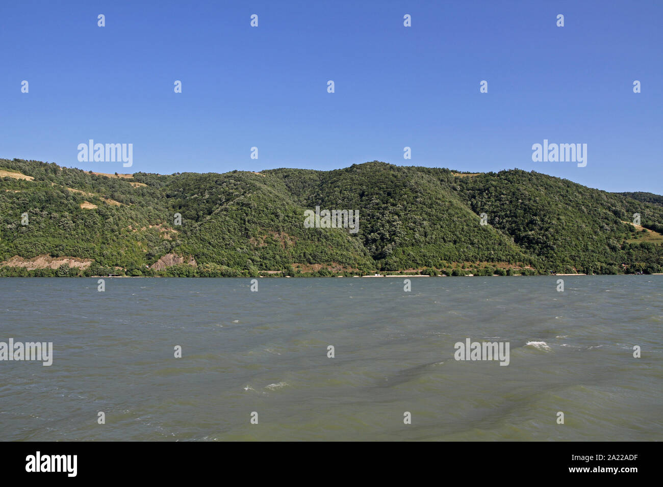 Hugel Auf Die Serbische Bank Der Donau Der Grenze Zwischen Serbien Und Rumanien Golubinje Serbien Stockfotografie Alamy