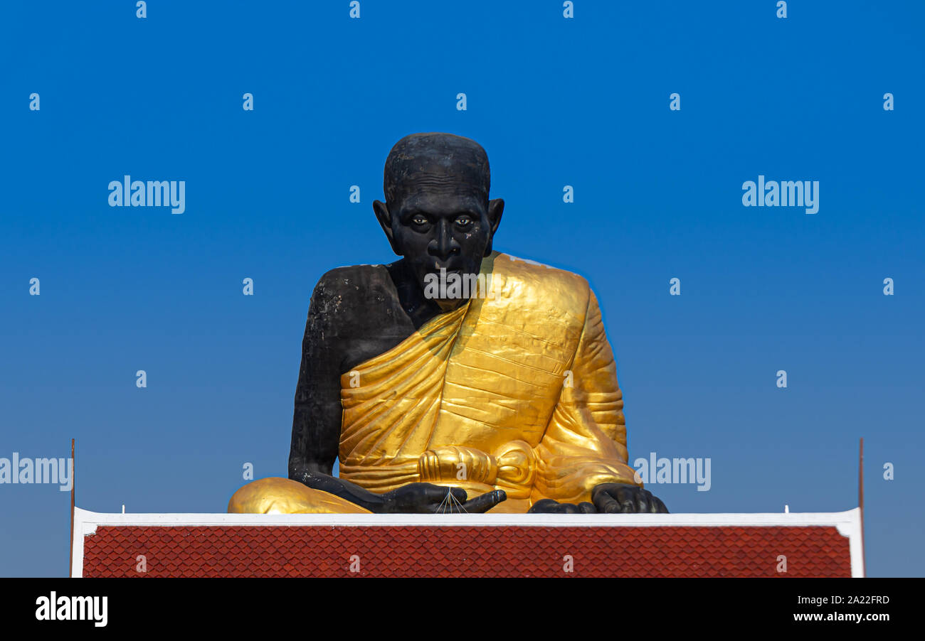 Eine große religiöse Statue in einem buddhistischen Tempel in der Nähe von den schwimmenden Markt in Samut Songkhram Provinz südwestlich von Bangkok Thailand Amphawa Stockfoto
