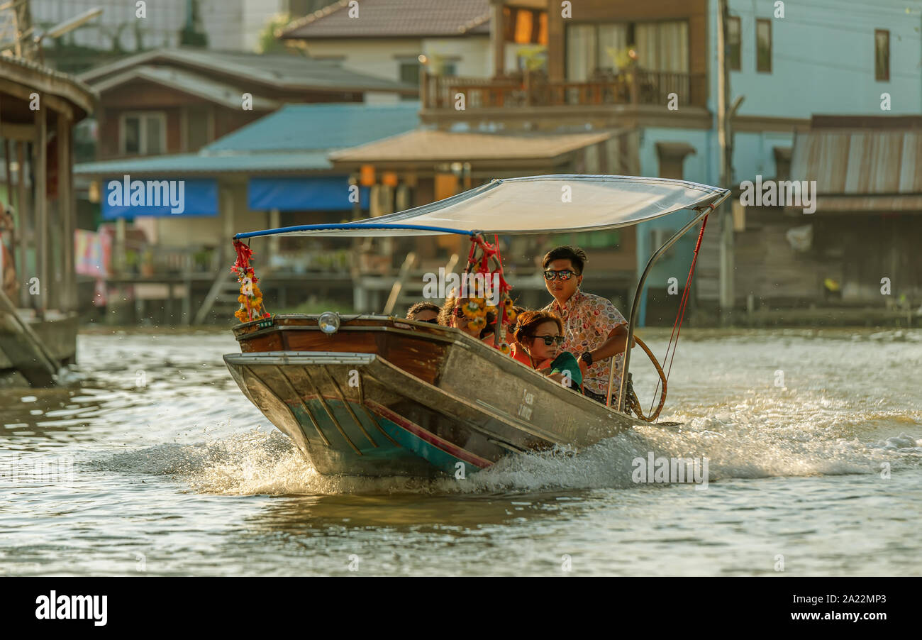 Bangkok River Market, Sightseeing mit einem Boot. Damnoen Saduak Markt Stockfoto
