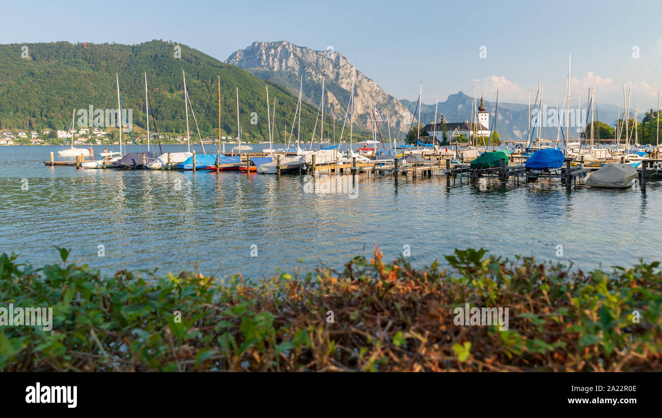 Port in Gmunden, Österreich. Süße kleine See in den Alpen. Stockfoto