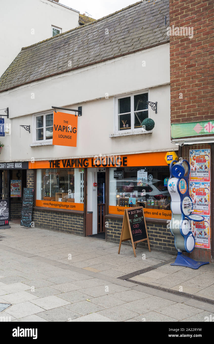 Die Vaping Lounge shop in Thames Street, Windsor, Berkshire, England, Großbritannien Stockfoto