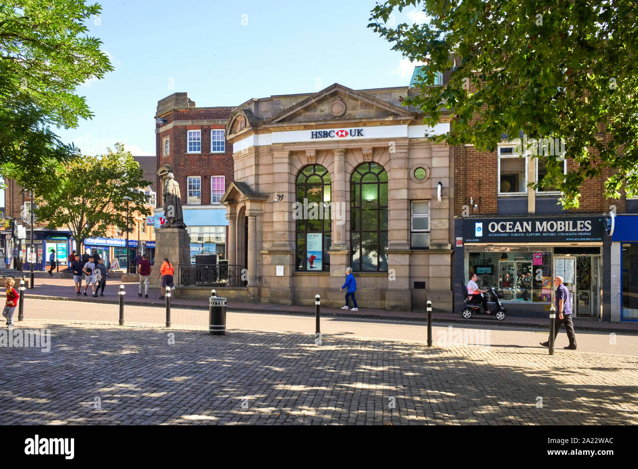 Der Hauptplatz in Aylesbury mit HSBC Bank Filiale angezeigt Stockfoto