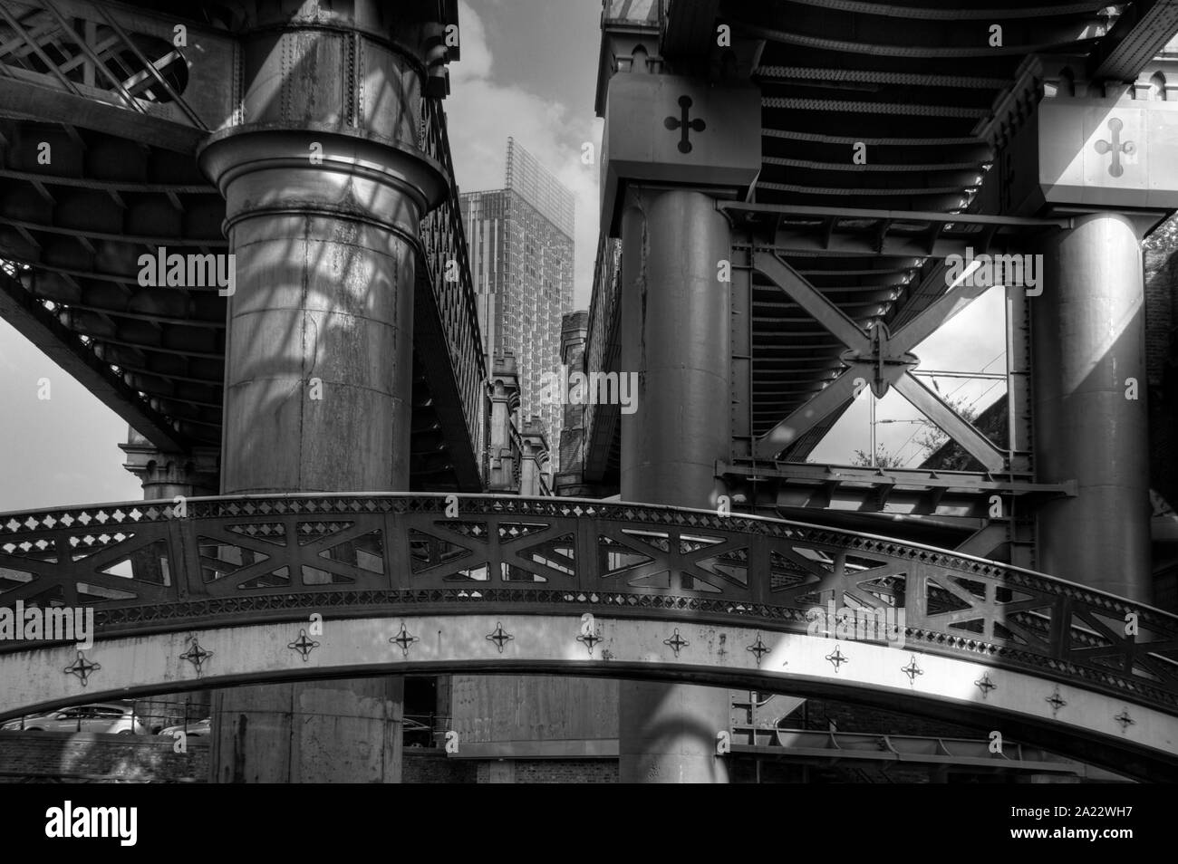 Viktorianische Eisenbahnbrücke, Castlefield, Manchester, UK Stockfoto