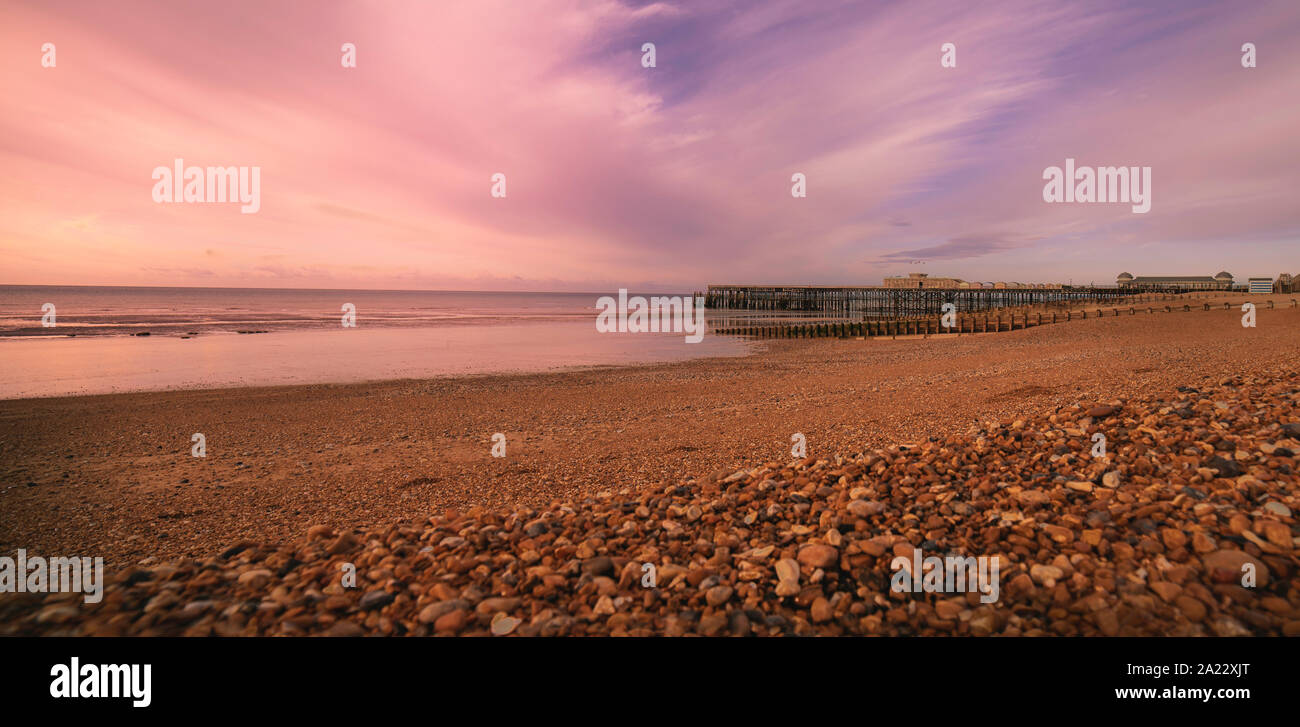 Pier in Hastings, Abend, 2019, East Sussex, UK. Stockfoto