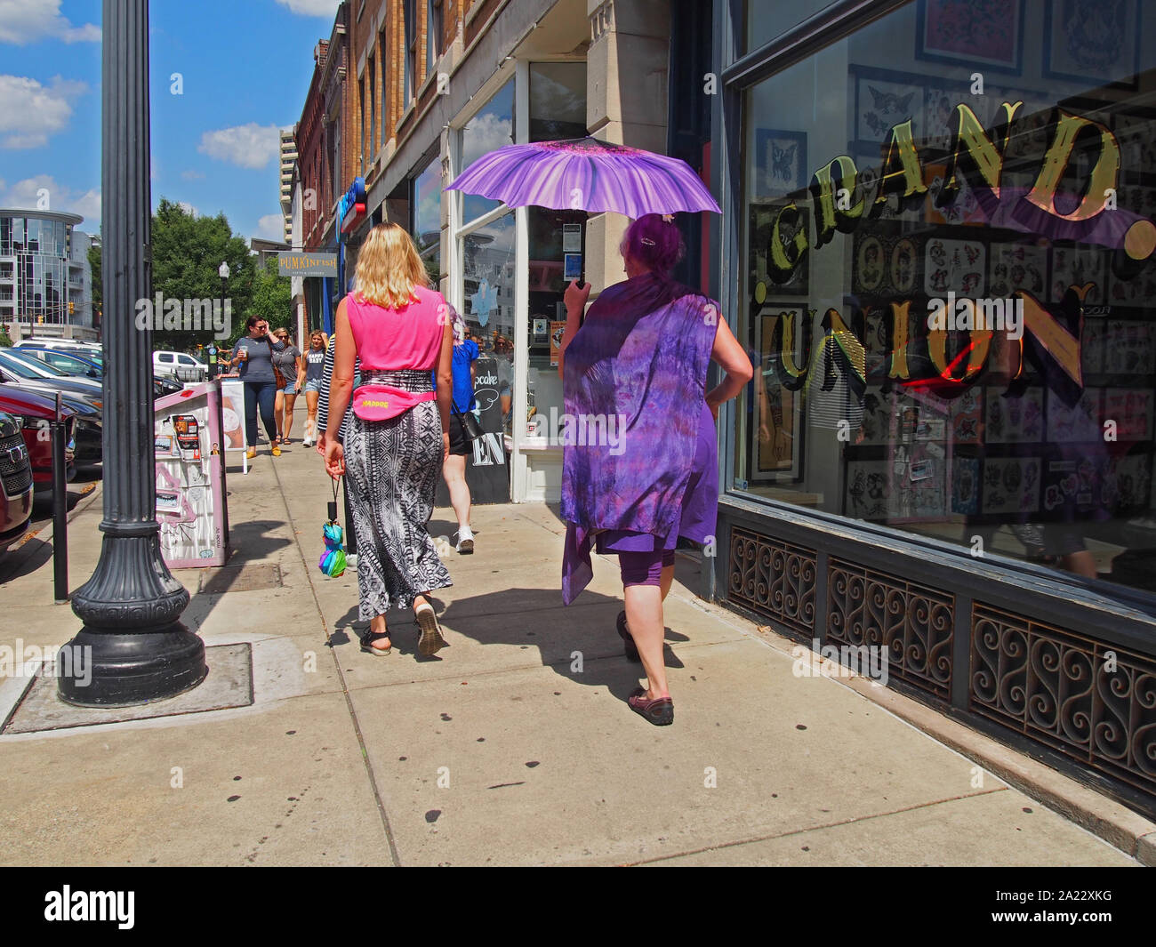 Street Scene entlang Mass Ave, einer der sechs vorgesehenen kulturellen Bezirke in Indianapolis, Indiana, USA, Juli 27, 2019, © katharine Andriotis Stockfoto