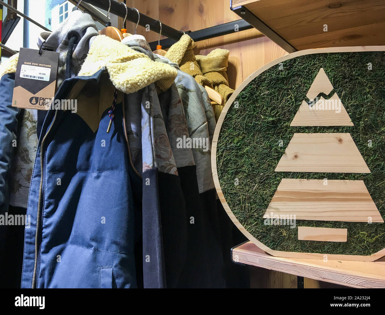 'Bild', eine organische und recycelte Produkte zu Sport Kleidung Sammlung, Chamonix, Haute-Savoie, Frankreich Stockfoto
