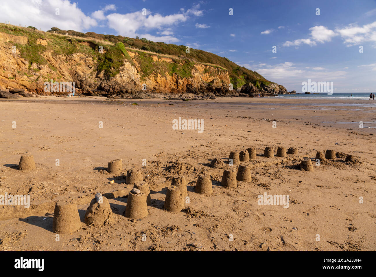 Sandburgen auf porthluney Bay Beach, South Cornwall, England Stockfoto