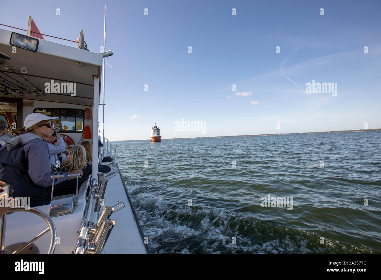Chesapeake Bay, Virginia - 20. September 2019: Touristen auf dem Boot touren Punkt kein Punkt Licht in Chesapeake Bay vor der Küste von Virginia. Stockfoto