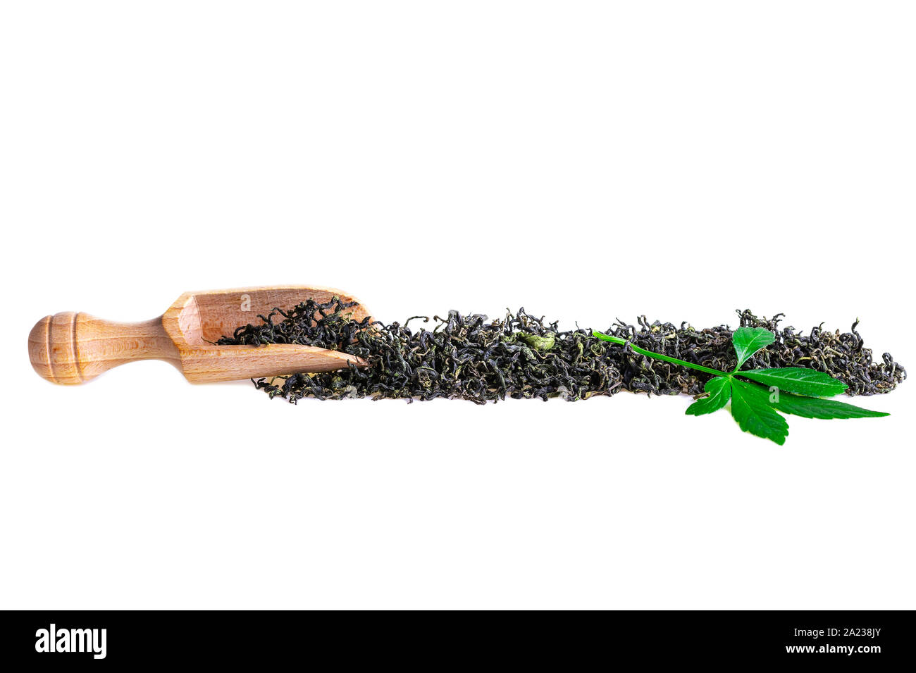 Wunder Gras oder Southern Ginseng (Gynostemma pentaphyllum). Kraut Jiaogulan Tee isoliert auf Weiss. Stockfoto