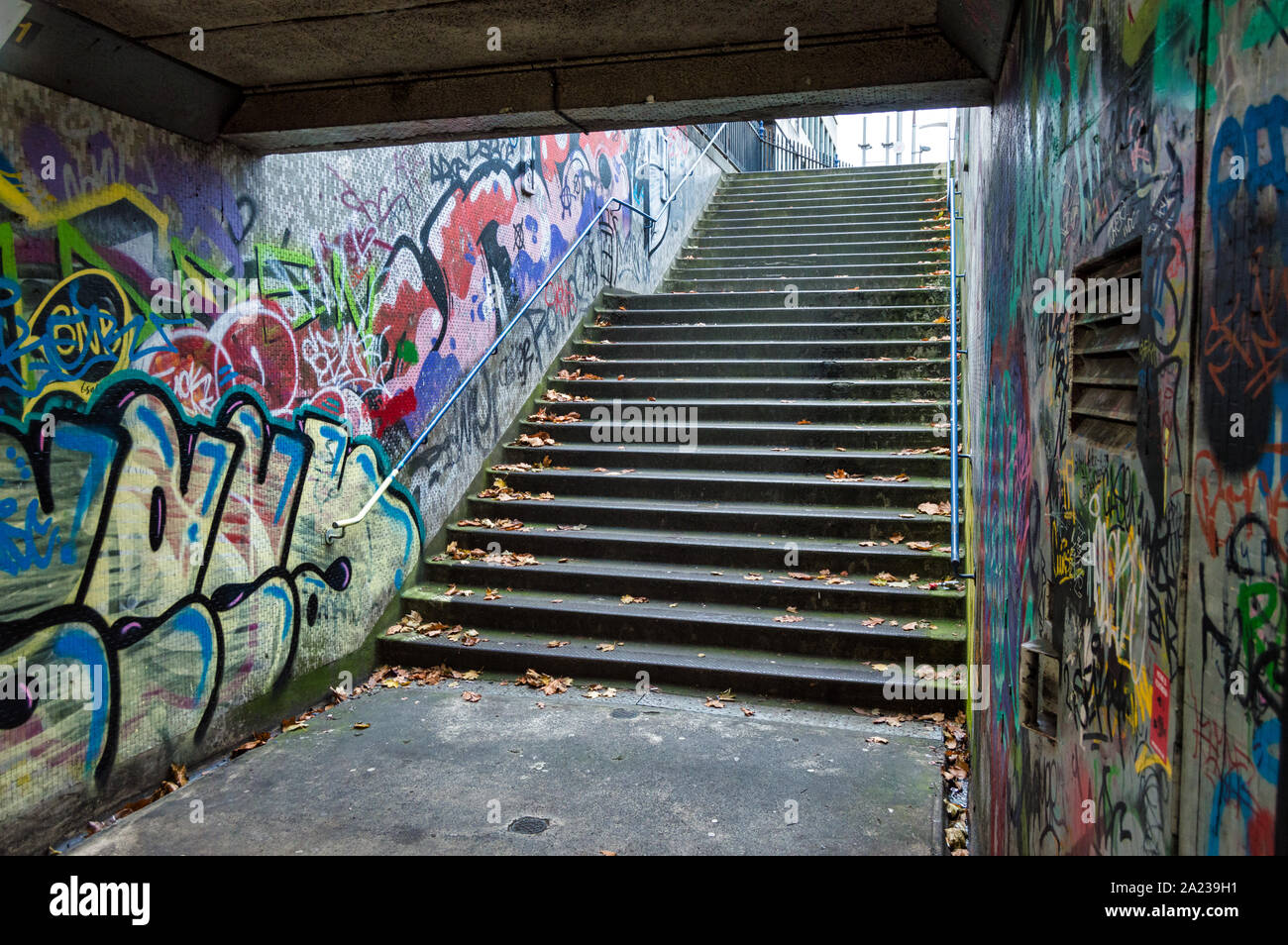Belfast, Großbritannien - 28 Oktober 2017: Graffiti in der U-Bahn von Belfast Stockfoto