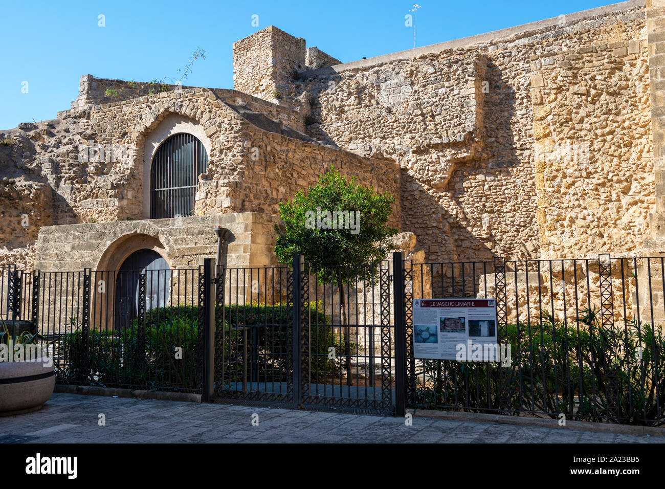 Le Vasche Limarie (Kalkstein-pools) Teil der antiken römischen Aquädukt System in Brindisi, Apulien, Süditalien Stockfoto