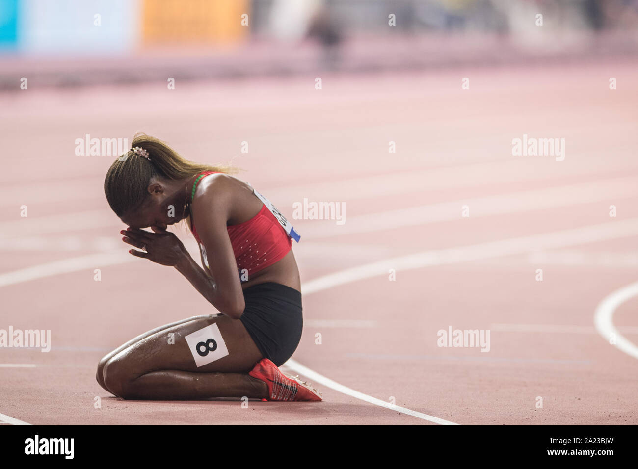 Doha, Katar. 30 Sep, 2019. IAAF Leichtathletik Weltmeisterschaft an Khalifa International Stadium: 3000 Meter Hindernis, Frauen, endgültig. Beatrice Chepkoech aus Kenia feiert den Sieg. Credit: Oliver Weiken/dpa/Alamy leben Nachrichten Stockfoto