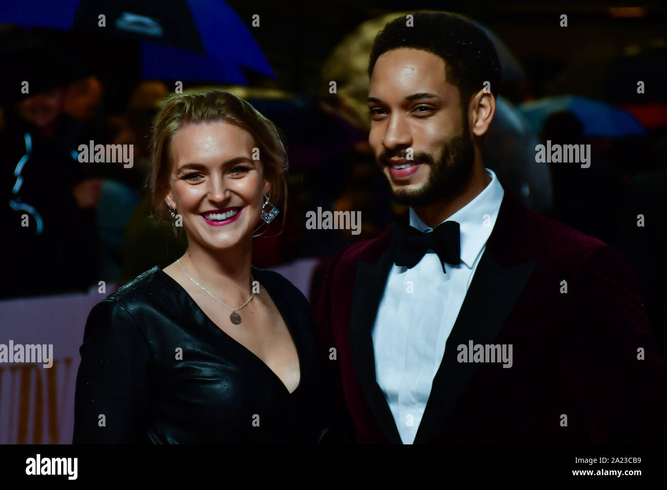 London, Großbritannien. 30. Sep 2019. Royce Pierreson bringen eine Dame Flirten mit ihm und Sie alle über ihn poshing für Foto bei der Judy - London Premiere im Curzon Mayfair, 38 Curzon Street, am 30. September 2019, London, Vereinigtes Königreich Quelle: Bild-/Alamy leben Nachrichten Stockfoto