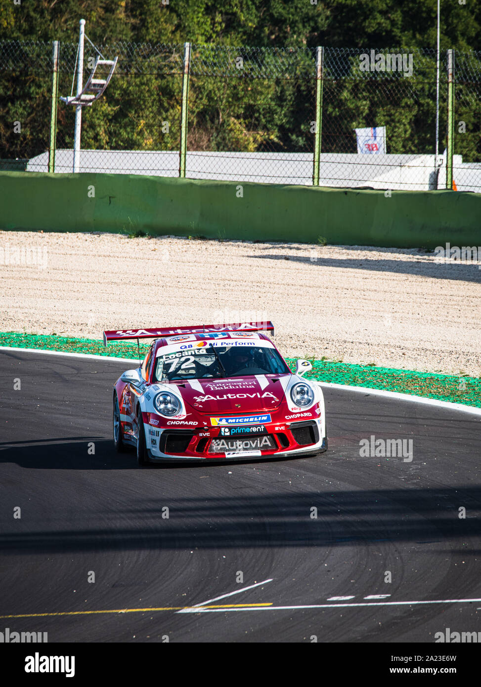 Vallelunga, Italien am 14. September 2019. Vorderansicht des Porsche Carrera Rennwagen während des Rennens in Aktion bei Wendung Stockfoto