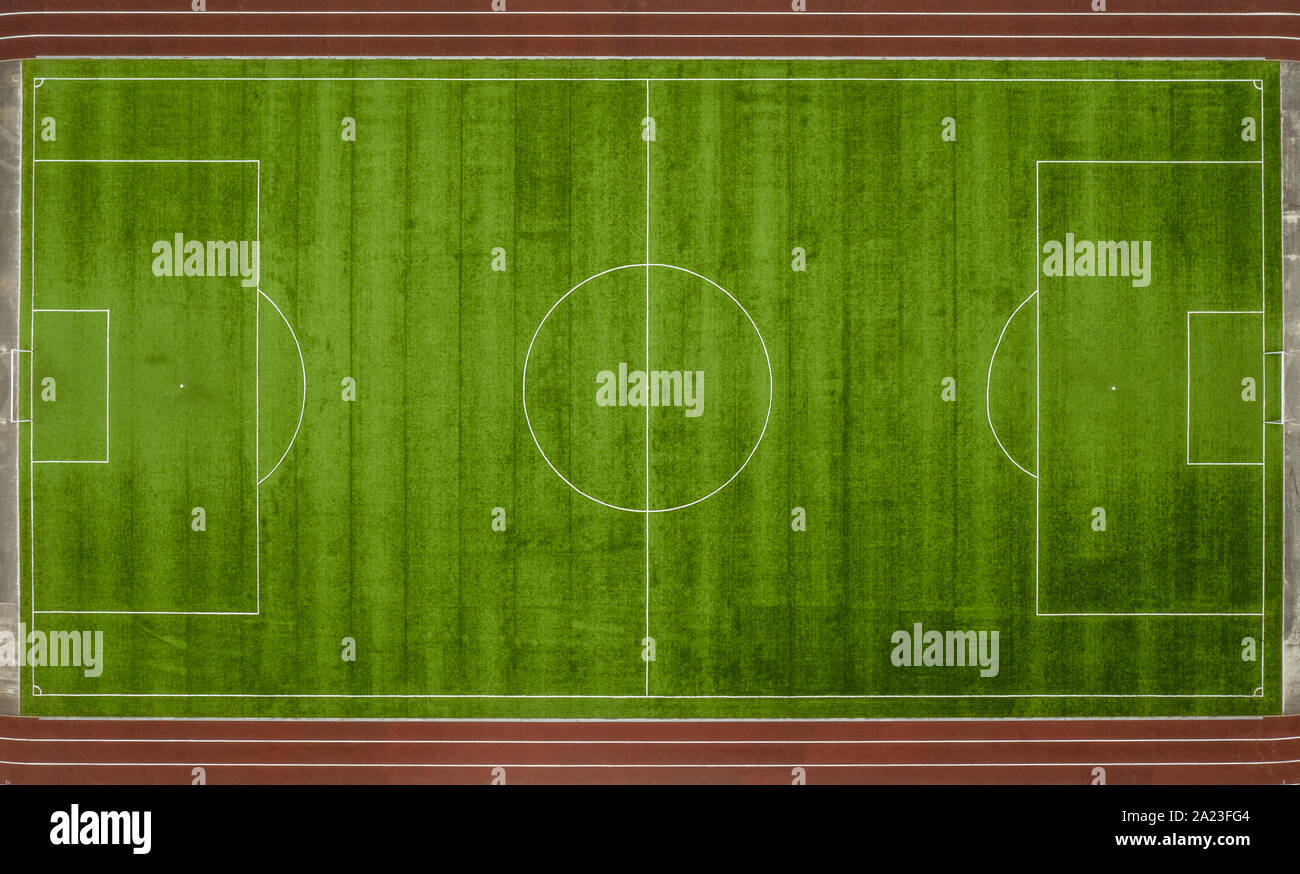 Luftaufnahmen von einem Fußballplatz ohne Menschen mit einem quadcopter Stockfoto