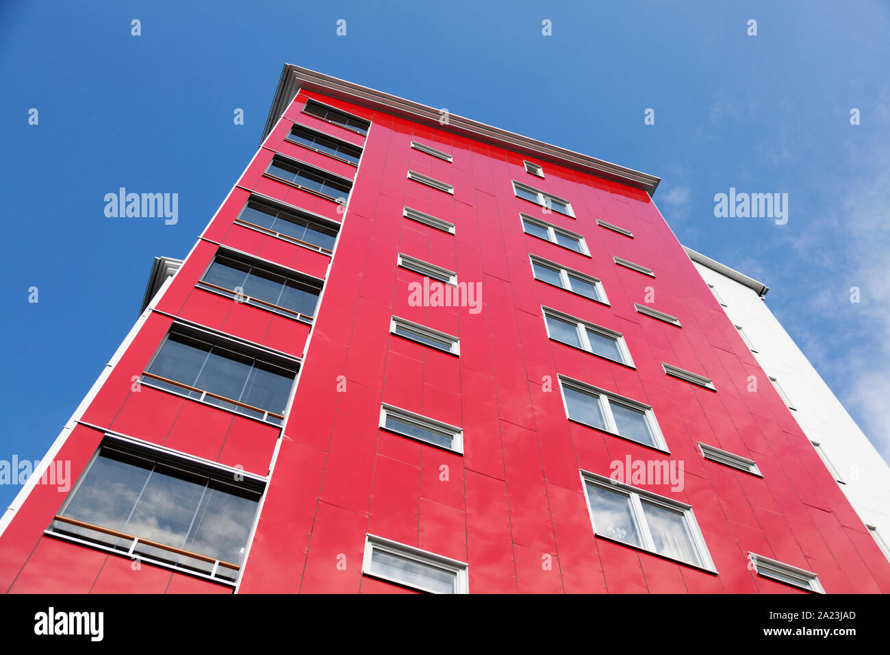 Umea, Schweden - 5 September, 2019: Neue Rot modernes Haus im Stadtteil Haga Stockfoto