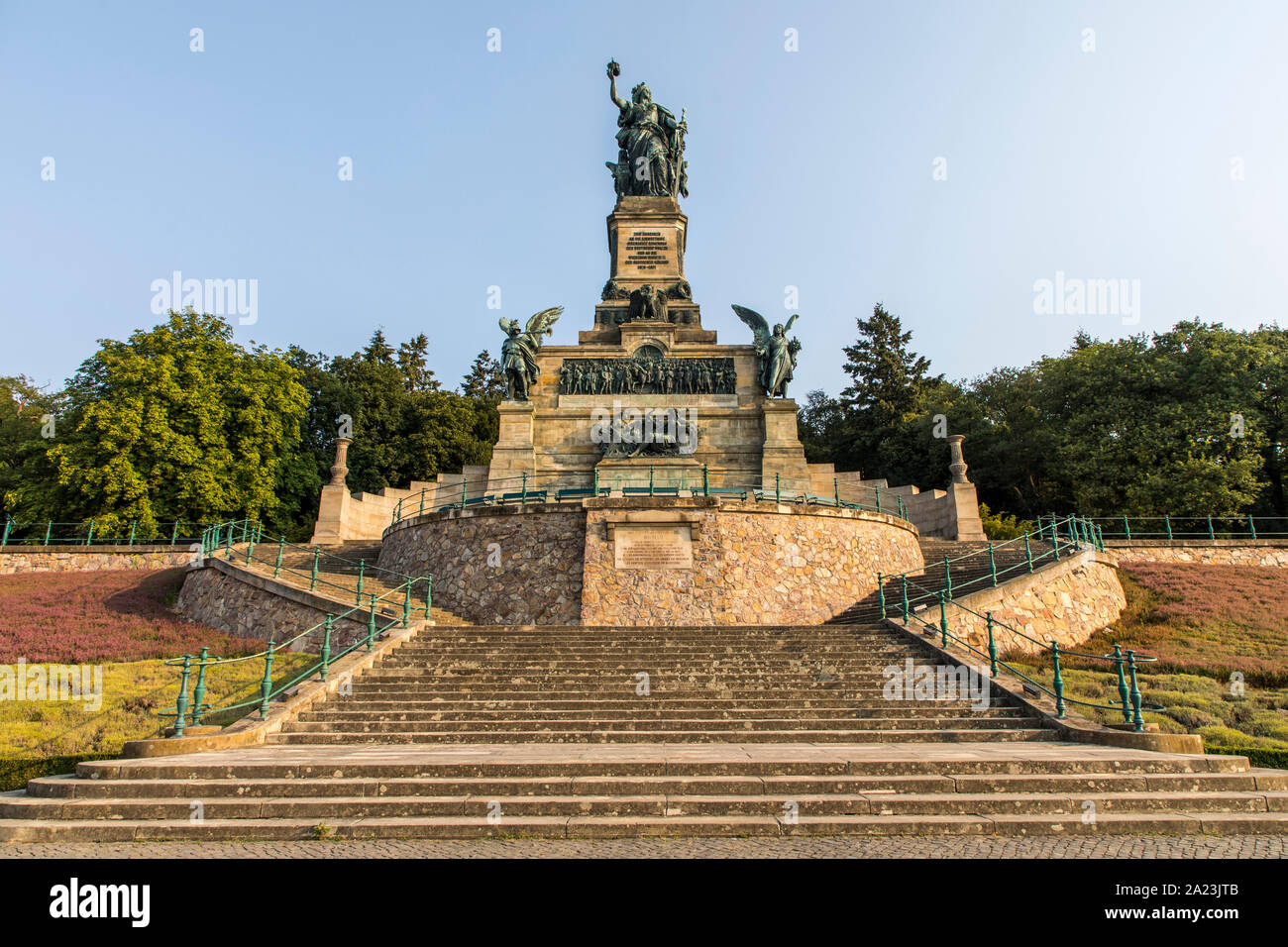 Rüdesheim am Rhein, Hessen, Deutschland, Niederwalddenkmal über dem Rhein Deutschland Stockfoto