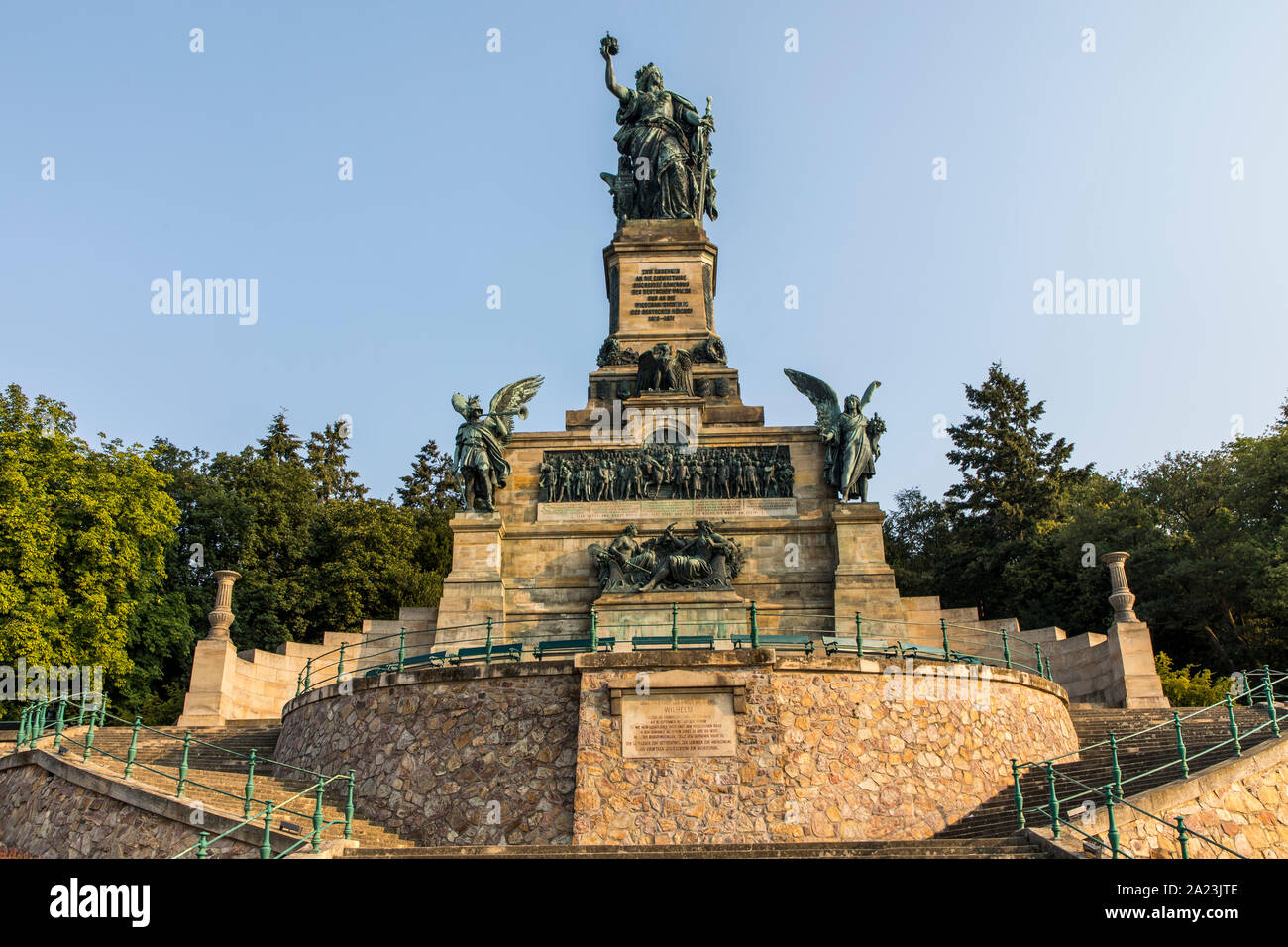Rüdesheim am Rhein, Hessen, Deutschland, Niederwalddenkmal über dem Rhein Deutschland Stockfoto